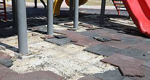 Van'da parklara zarar verildi