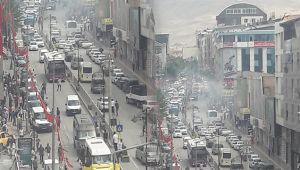 SON DAKİKA! VAN'DA SICAK ANLAR YAŞANDI - GAZ BOMBASI VE...