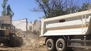 BAŞ KALEDE METRUK BİNA YIKIMI DEVAM EDİYOR