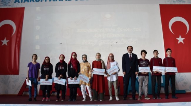 BAŞARILI ÖĞRENCİLER HAK ETTİKLERİNİ ALDILAR