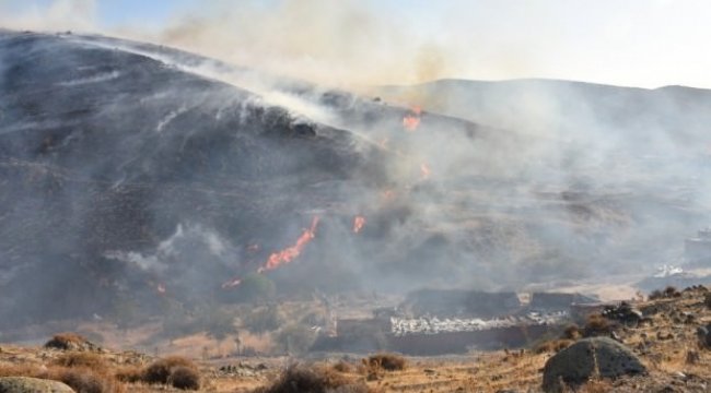 EŞYALARINI BIRAKTI, BAYRAĞI KURTARDI
