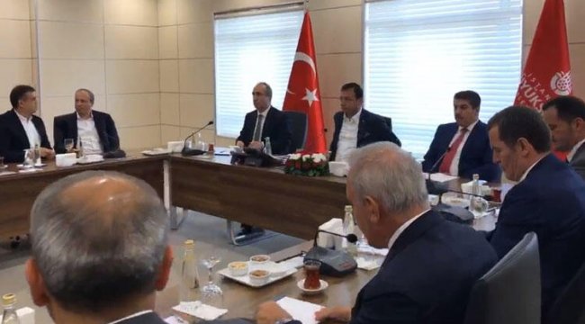 İMAMOĞLU, TOPLANTIDA FACEBOOK'UNU EKSİK ETMEDİ