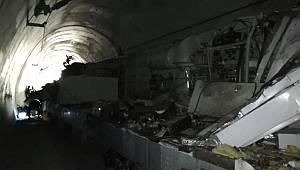 Kılavuz tren raydan çıktı: 2 ölü