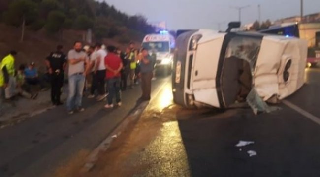 Otoyolu'nda servis minibüsü devrildi... Kazada 5 işçi yaralandı