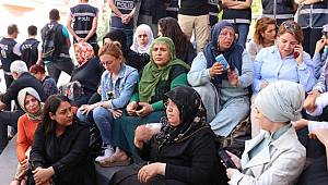 OTURMA EYLEMİ YAPAN ANNELERE DESTEK DEVAM EDİYOR