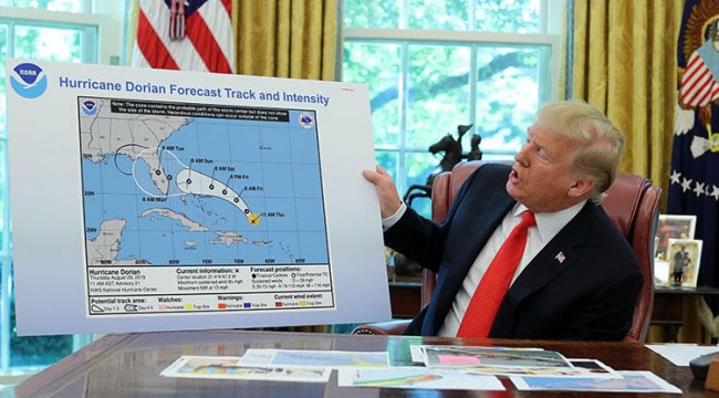 Sahte meteoroloji haritası gösteren Trump 90 gün hapis cezası alabilir