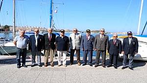 Sunucuyu Başörtüsünden Dolayı Protesto Ettiler