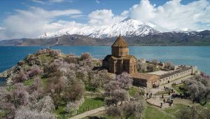 VAN AKDAMAR ADASINDA 7,NCİ AYİN HAZIRLIĞI