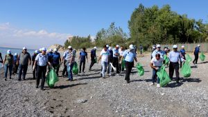 VAN’DA ZABITALAR ÇÖP TOPLADI