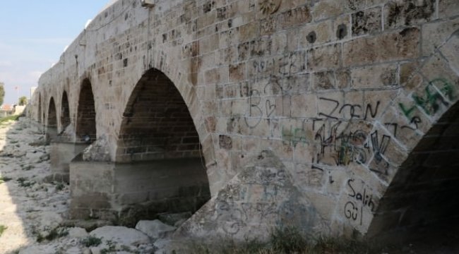 Dünyanın en eski köprüsünün hali içler acısı