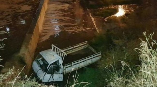 Edremit'te çaya uçan minibüsün sürücüsü bulunamadı