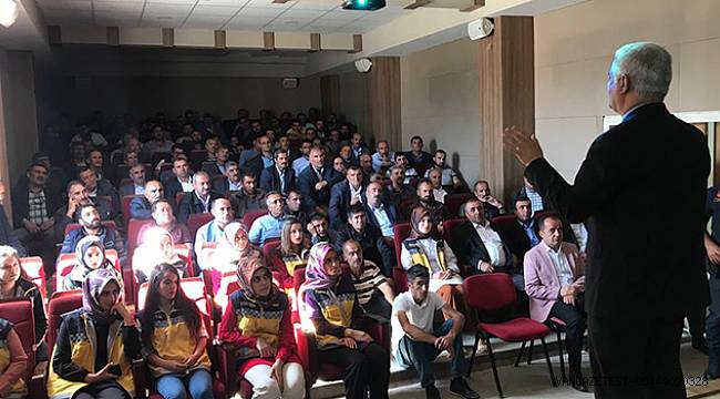 İLÇE MÜDÜRÜNDEN SERVİS ŞOFÖRLERİNE ANLAMLI EĞİTİM