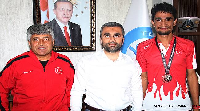 -Milli Atletten Başkan Say’a Teşekkür Ziyareti