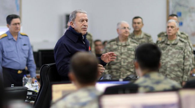 Son dakika! Milli Savunma Bakanı Akar ve komutanlar sınırda... Önemli açıklamalar