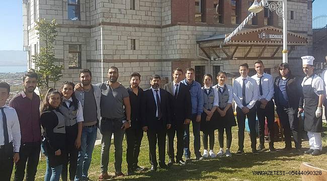 Taş Konak Bisro Cafe Restaurant, Van Ve İran'a Sofrasını Açtı