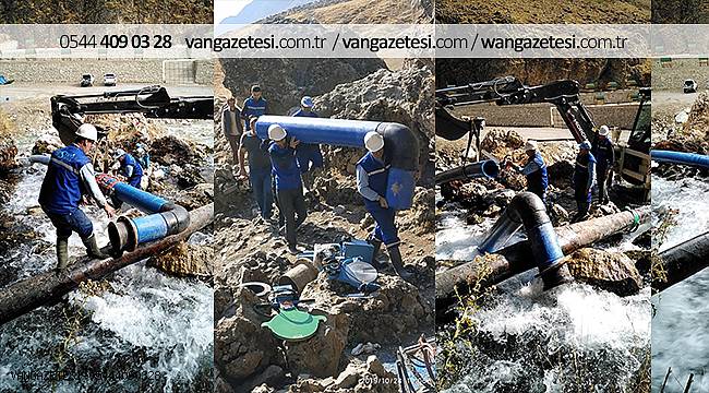 VAN'DA 315'LİK SU BORULARINI SIRTLARINDA TAŞIDILAR...