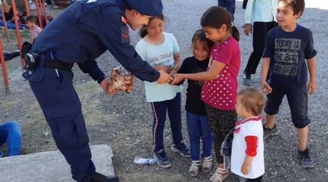 Ayvalık’ta 26 düzensiz göçmen ve 1 organizatör yakalandı