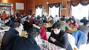 Erciş'te öğretmenler satranç turnuvasında kıyasıya yarıştı
