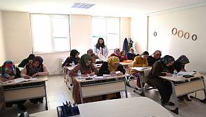 Van'da, Yazdıkça Mutlu Olan Kalpler
