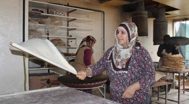 YÖRESEL EKMEK ÜRETTİ VE 5 KİŞİ O İŞTE EKMEK YİYOR