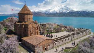 Akdamar adası 2019'da ziyaretçi rekoru kırdı