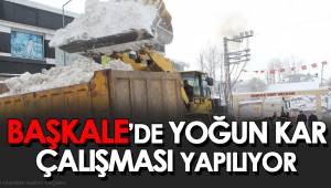 BAŞKALE'DE YOĞUN KAR ÇALIŞMASI YAPILIYOR