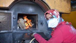 EŞİ RAHATSIZ OLDUĞU İÇİN 3 BLOKUN KALORİFER ATEŞÇİSİ NUHTİYE ABLA ...