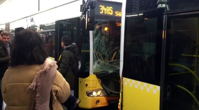 iki metrobüs birbirine girdi!