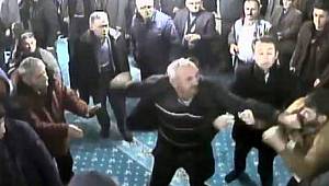 CAMİDE BİRBİRLERİNE GİRDİLER " CEMAAT AYIRDI "
