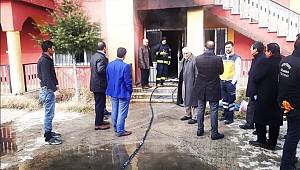 Erciş'te Bulunan İki Katlı Binada Yangın Meydana Geldi