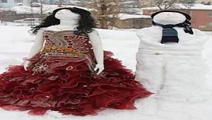 Hakkari'de kardan gelin damat yapıp takı taktılar