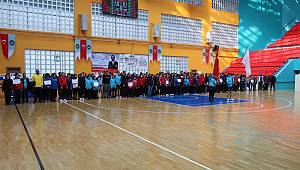 VAN’DA ANALİG VOLEYBOL ÇEYREK FİNAL MÜSABAKALARI BAŞLADI