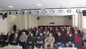 VAN'DA MUHTARLARLA GELECEĞE DAYALI PROJELER HAKKINDA KONUŞULDU