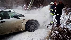 Van'da Trafik Kazası Yapan Araç Alev aldı