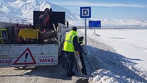 VAN'DA TRAFİK LEVHALARI YENİLENİYOR