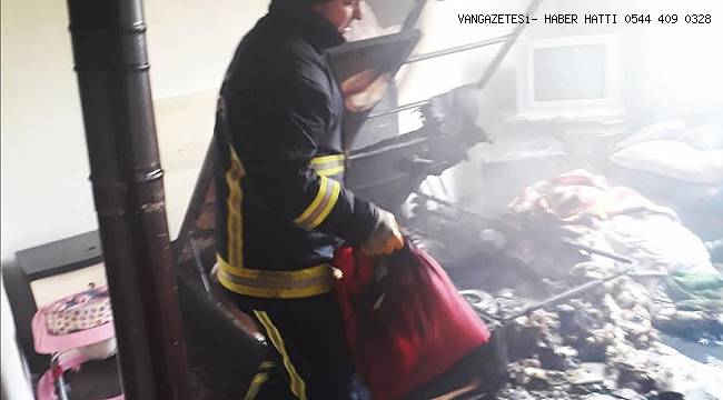 Van'da Yanan Ev Kullanılamaz Hale Geldi