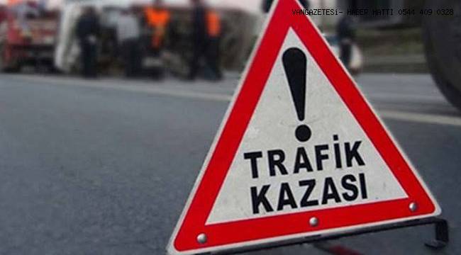 Van'da Kamyon Park Halindeki Araca Çarptı