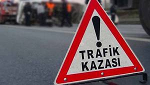 Van’da Kamyon Park Halindeki Araca Çarptı