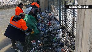 VAN'DA DERE YATAKLARI TEMİZLENİYOR