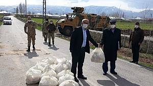 Çaldıran’da karantinaya alınan mahalleye belediye yardımı