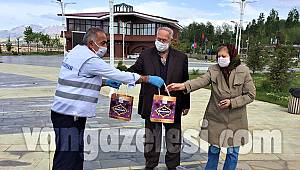 Van Edremit yaşlıların gönlüne girmeyi başardı