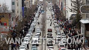Son dakika… Van'da Kapalı Olan Caddeler Yaya Ve Trafiğe açıldı