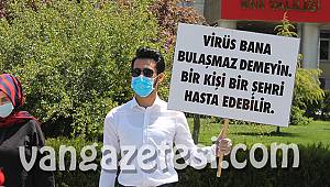 Van Valisi Beşyol Meydanında basın açıklamasında bulundu