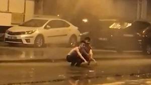Su borusu patlayınca, halk ne yapacağını şaşırdı
