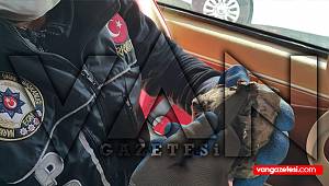 Van'da 34 plakalı aracın içinde çıkanlar şok etti