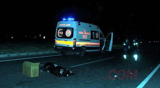 Otomobil ile çarpışan motosikletteki 2 kişi öldü