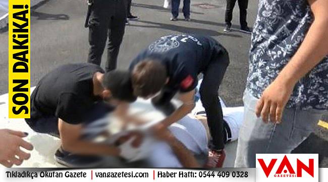 Otogarda dehşet! Dövüp otomobilden attılar