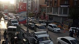 Van Beşyol'da trafik kilitlendi - Araç kullanmak çileye döndü