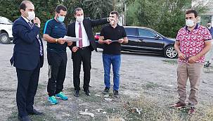 Nevzat İnanç, Gevaş'ta futbol sahası incelemesi...
