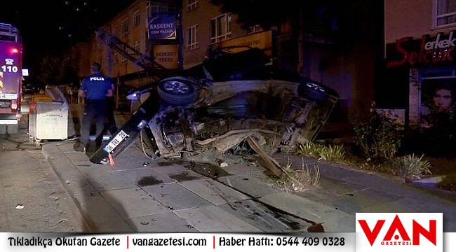 Otomobil elektrik direğinde asılı kaldı
